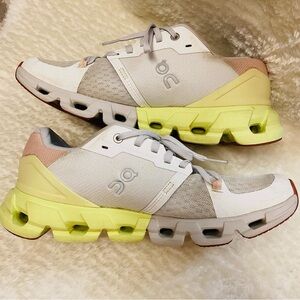On Cloud Cloudflyer 4 Women’s Running Shoes Lace Up White/Hay 71.98249 Size 9.5